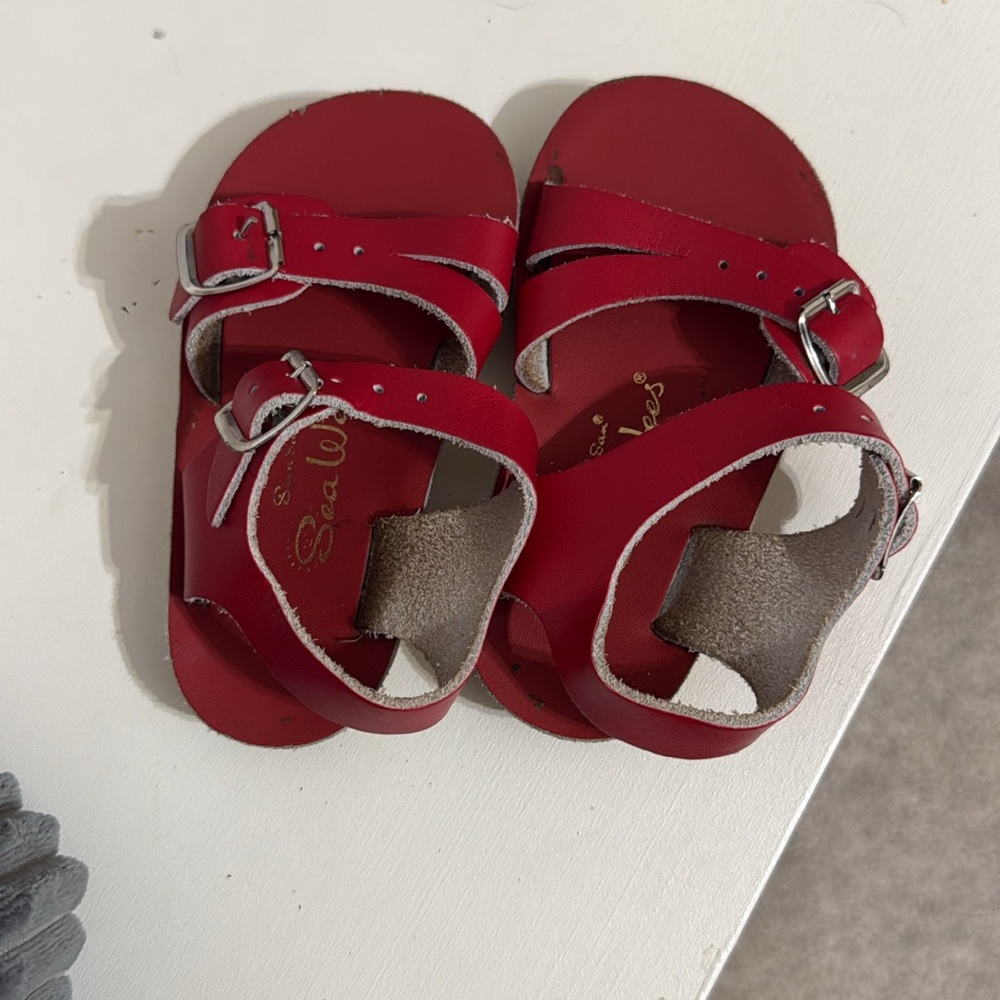 Sun San sea wee red sandals size 4
